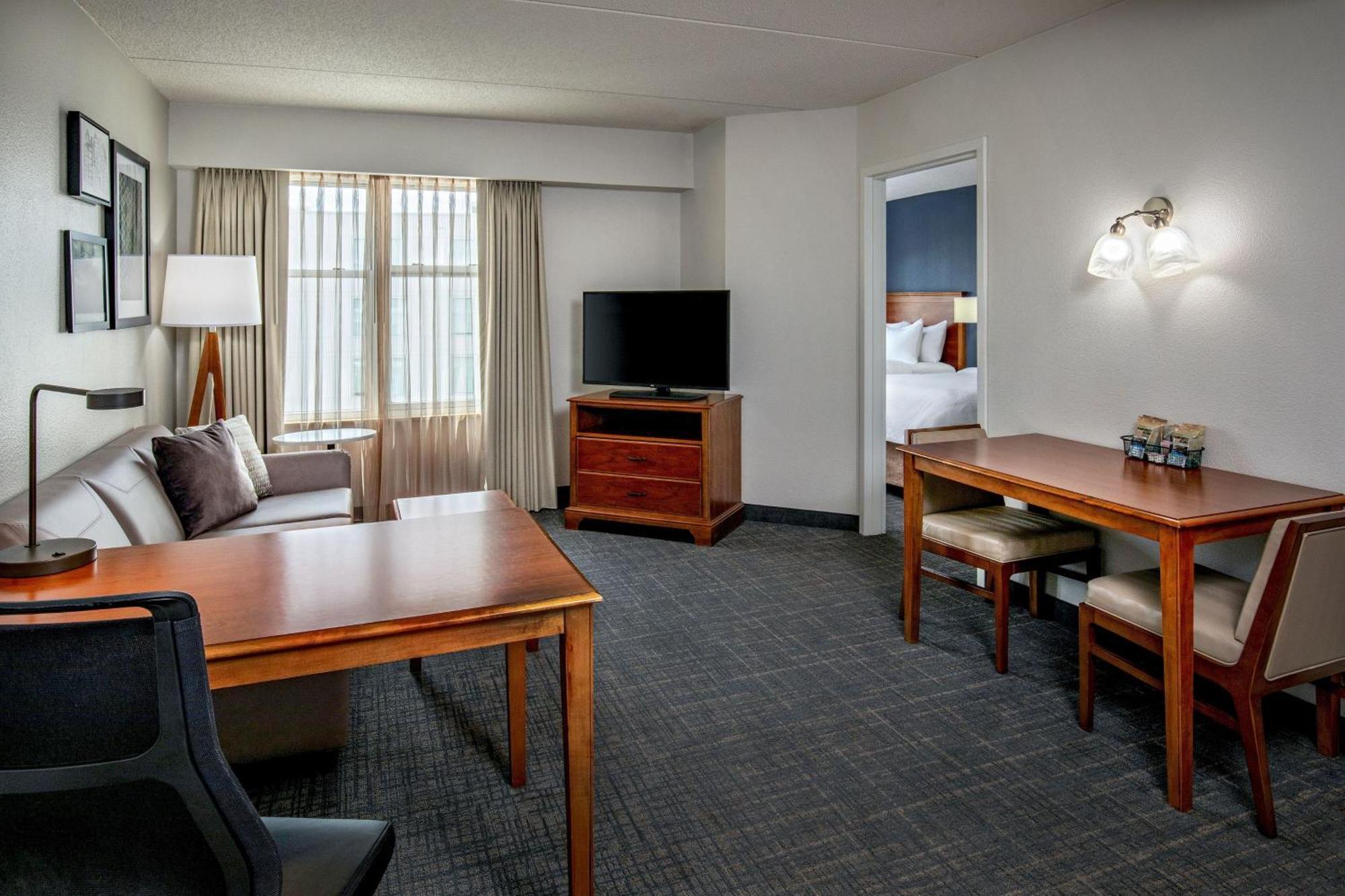 Hotel By Marriott Greenbrier Chesapeake
