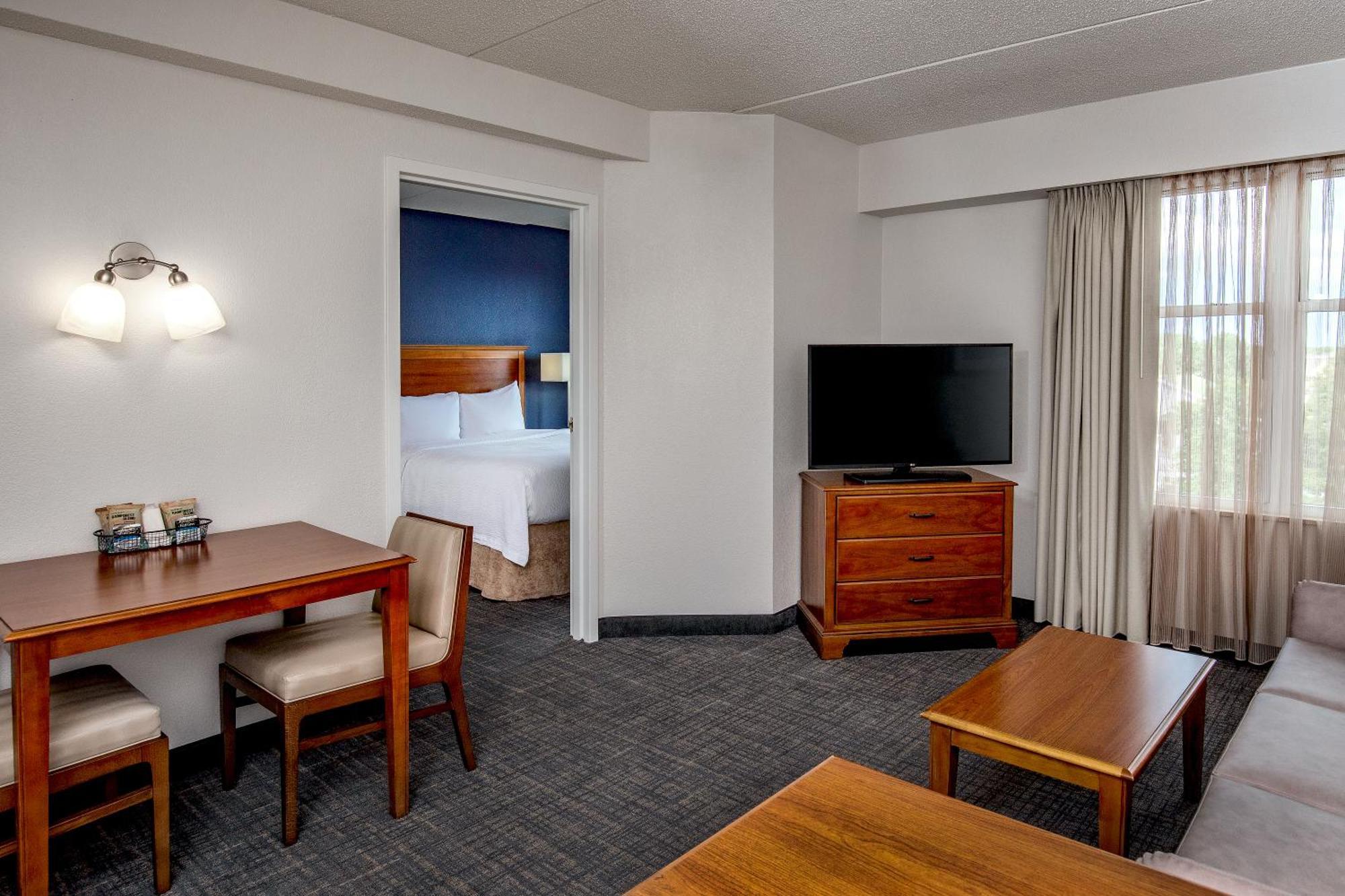 Hotel By Marriott Greenbrier