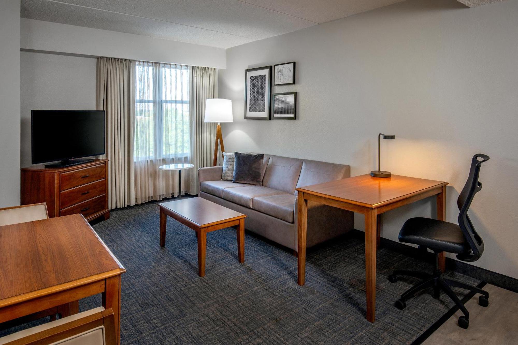 Hotel By Marriott Greenbrier