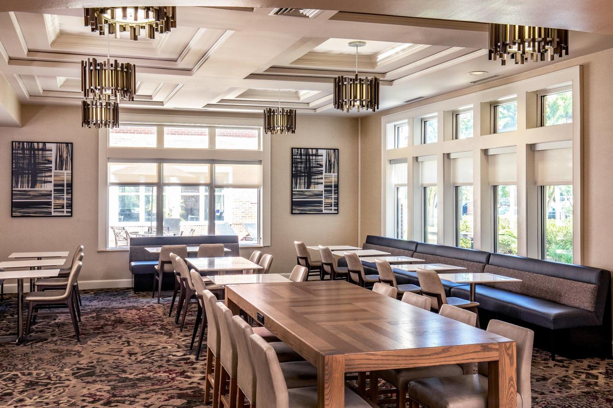 Hotel By Marriott Greenbrier