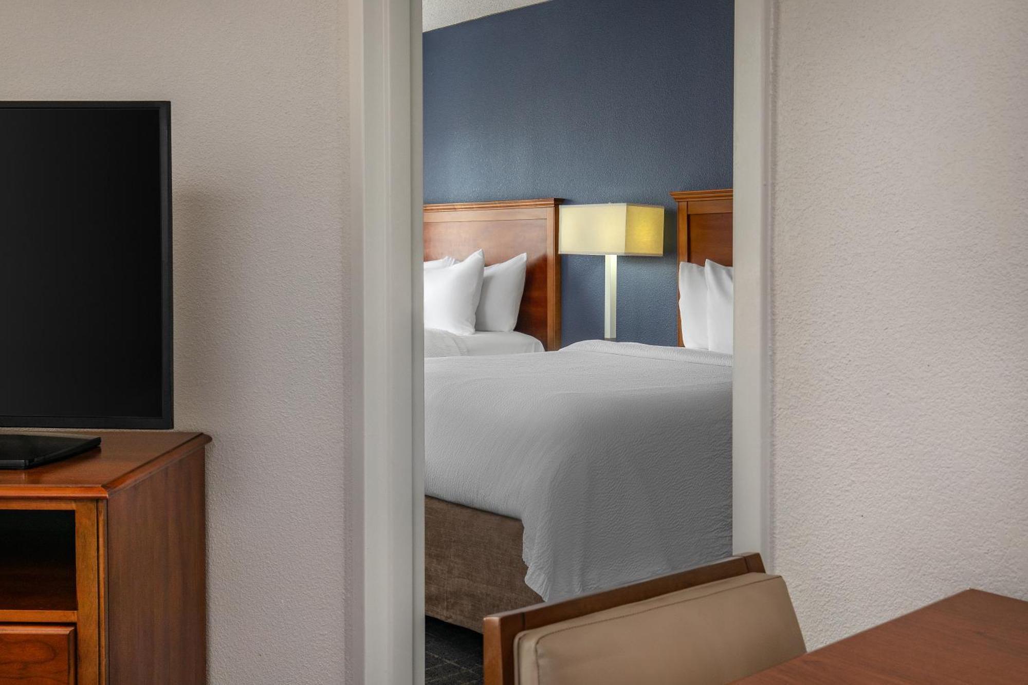 Hotel By Marriott Greenbrier 3*