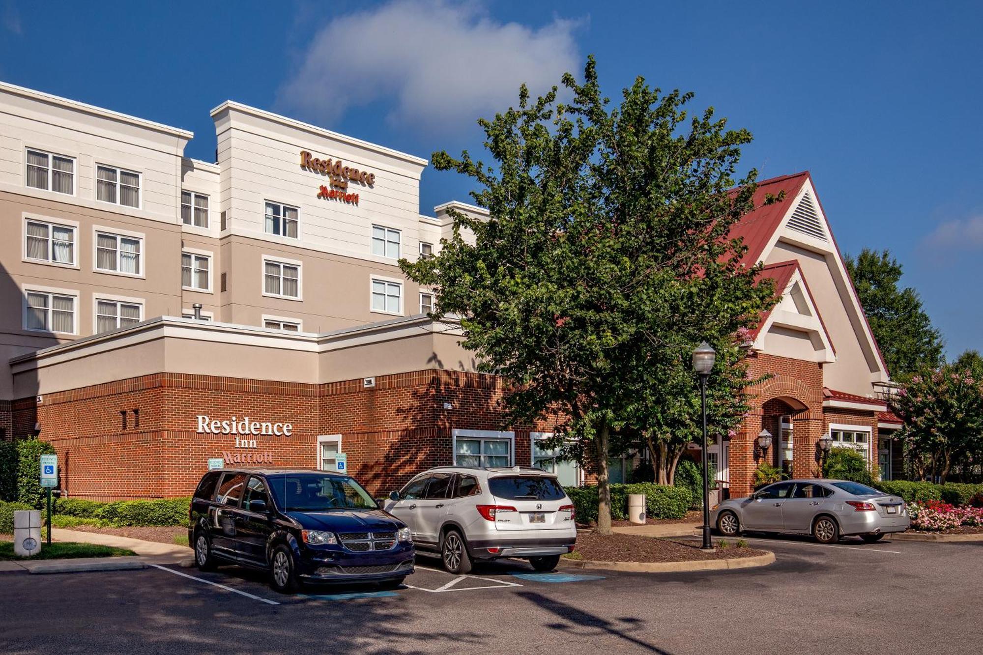 Hotel By Marriott Greenbrier Chesapeake