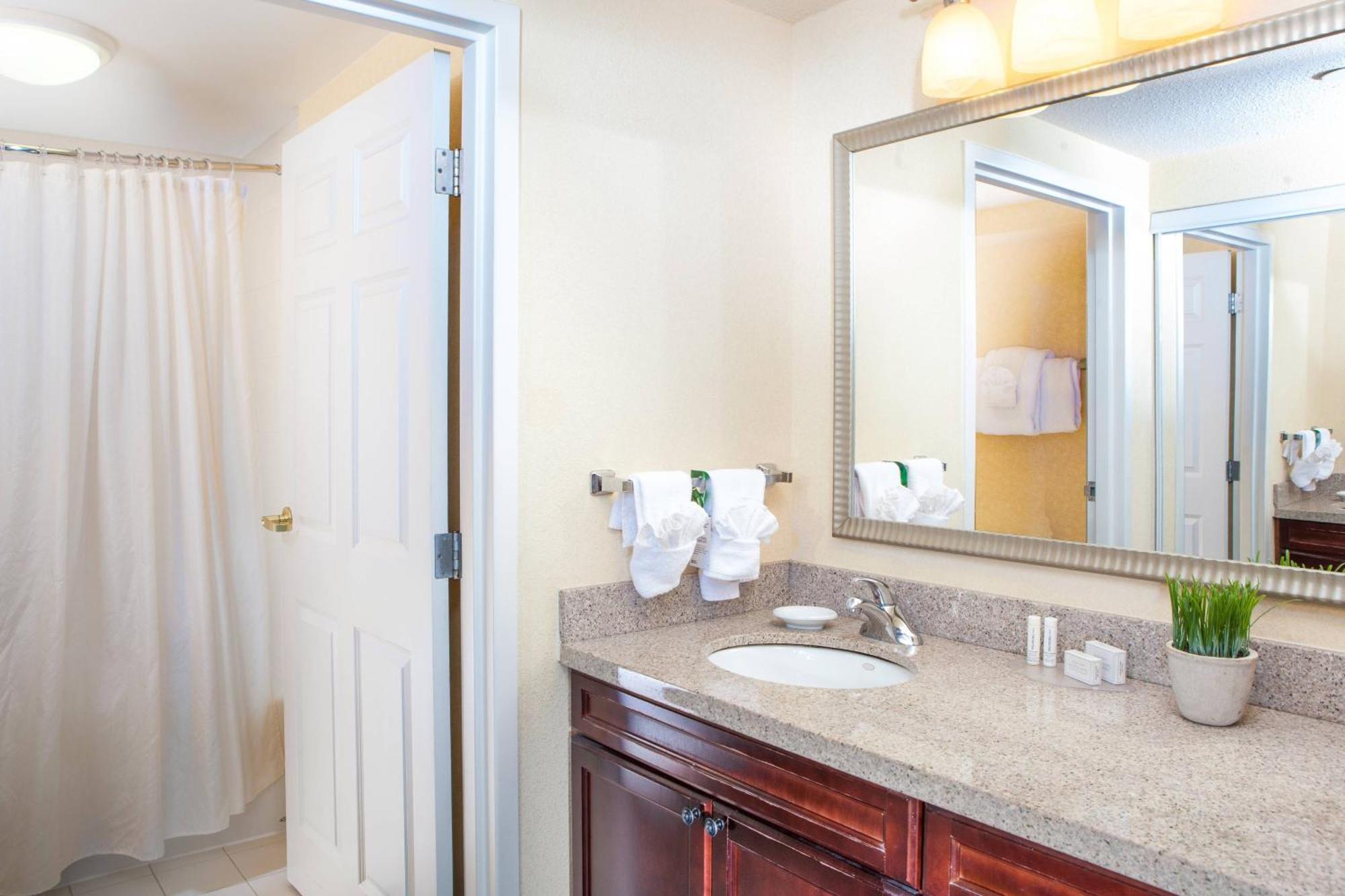 Hotel By Marriott Greenbrier 3*