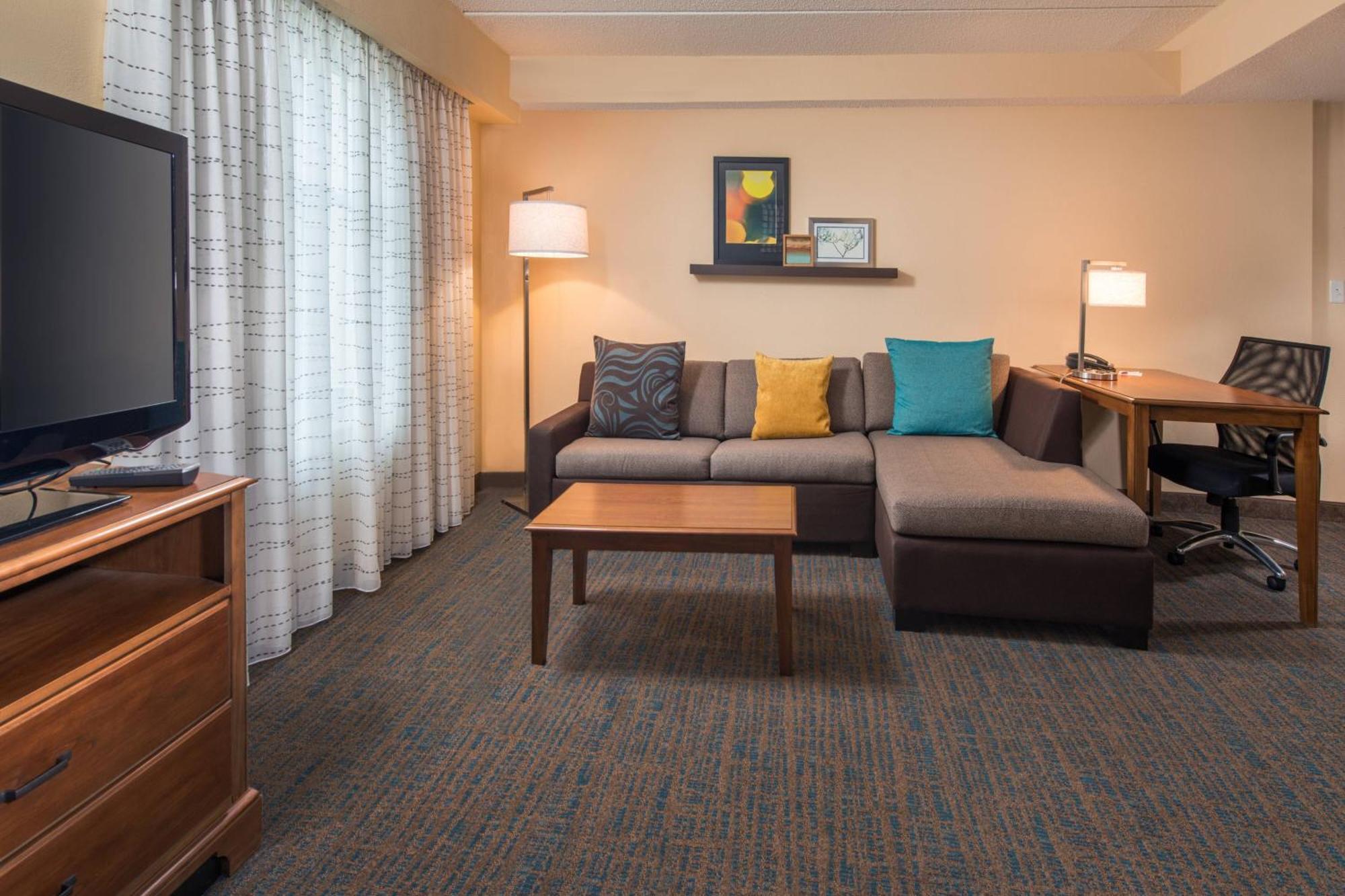 Hotel By Marriott Greenbrier Chesapeake