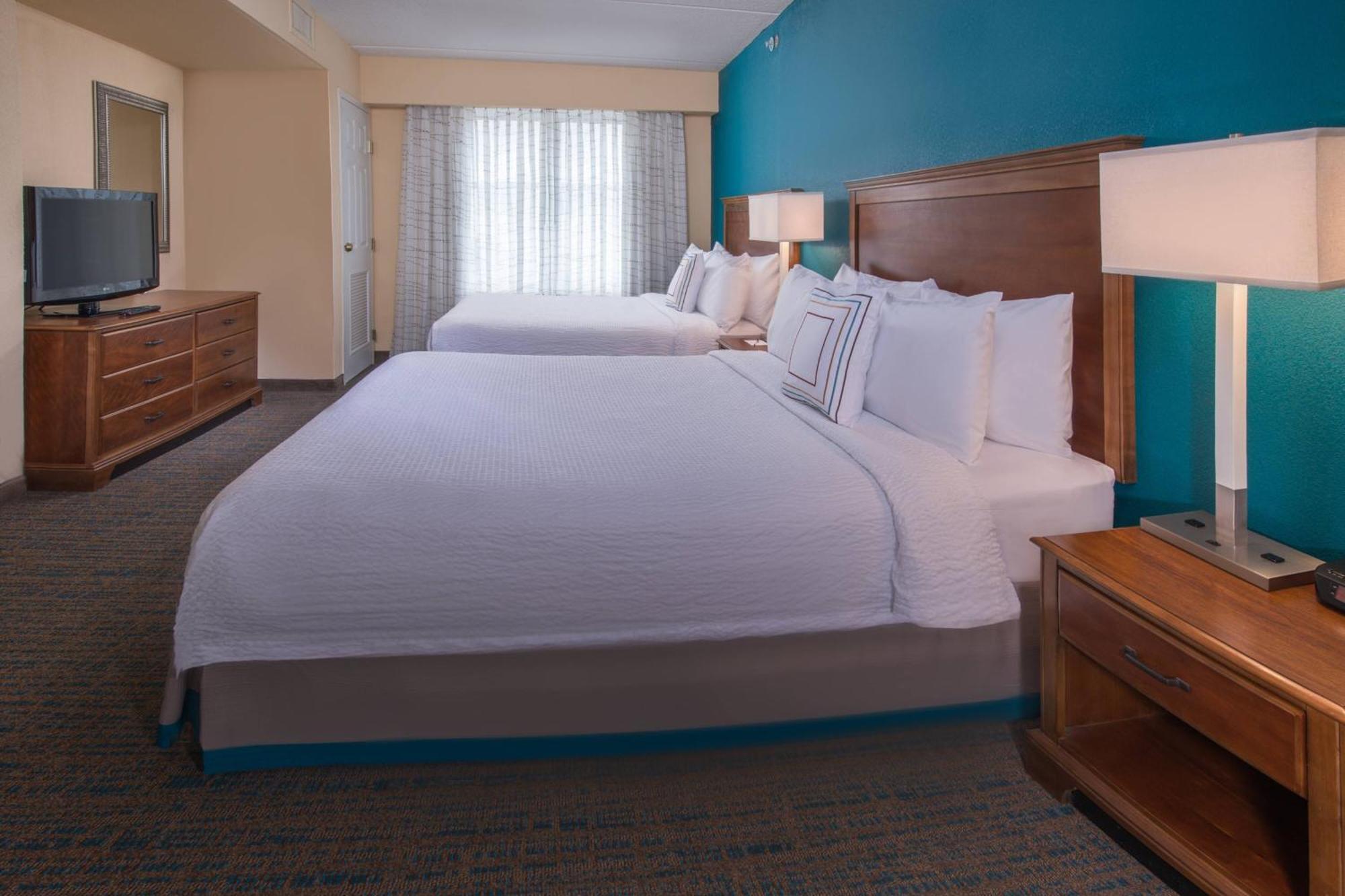 By Marriott Greenbrier Hotel Chesapeake
