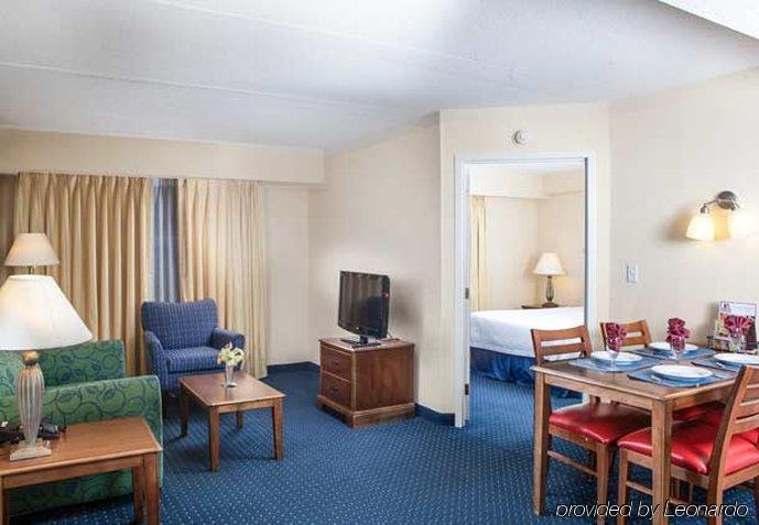 Hotel By Marriott Greenbrier Chesapeake