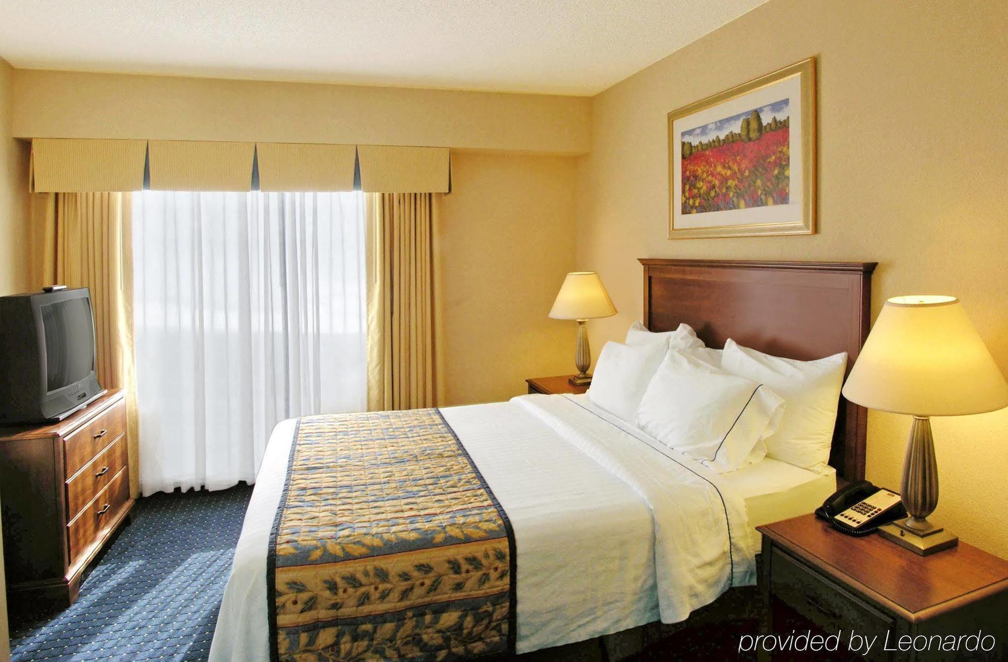 By Marriott Greenbrier Hotel Chesapeake